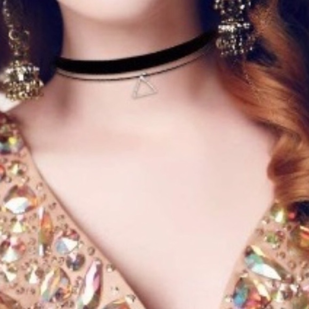 Layer choker triangle necklace